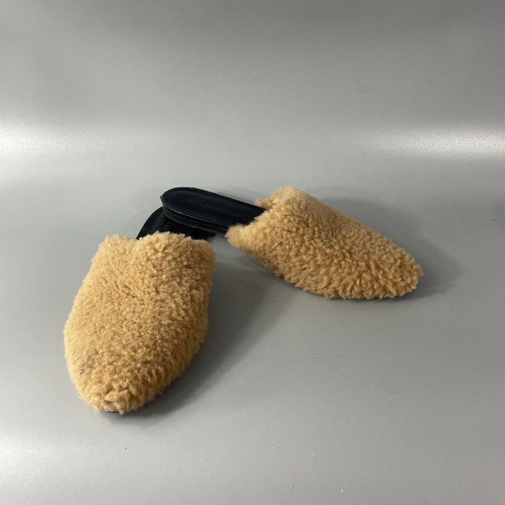 Jenny Kanye  shearling mule in natural
